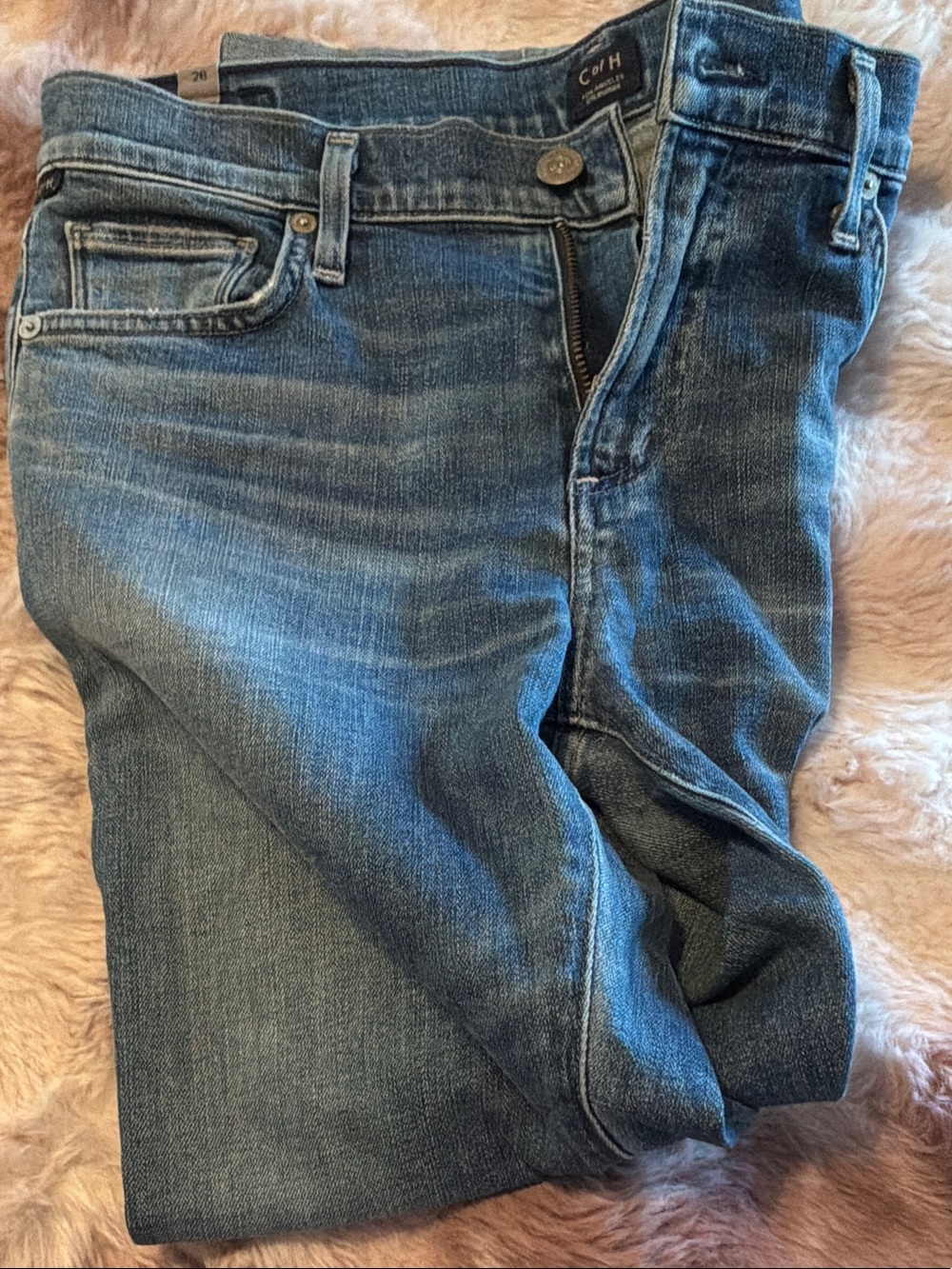 Citizens Of Humanity faded blue mid-rise slim straight crop jeans.